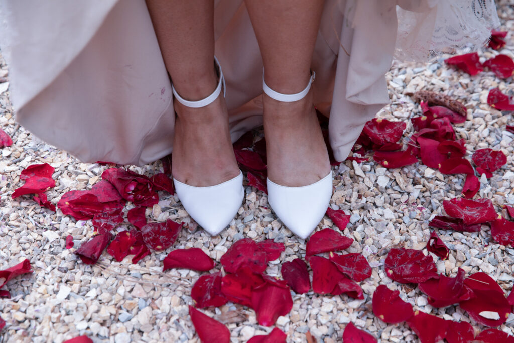 brides shoes in red roses
