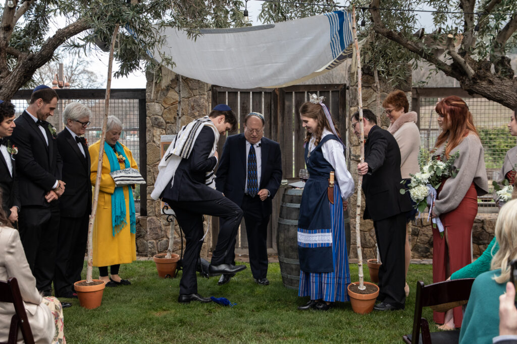 Breaking of glass jewish wedding